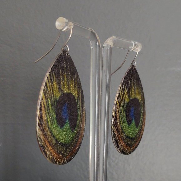 Peacock feather motif metal earrings - Picture 3 of 8